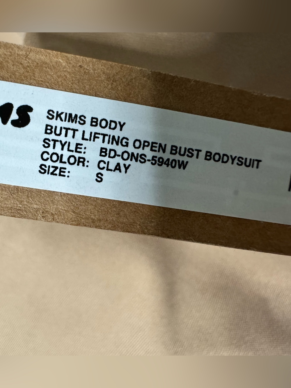 NWT- SKIMS BODY BUTT LIFTING OPEN BUST BODYSUIT Shape wear - Picture 6 of 15